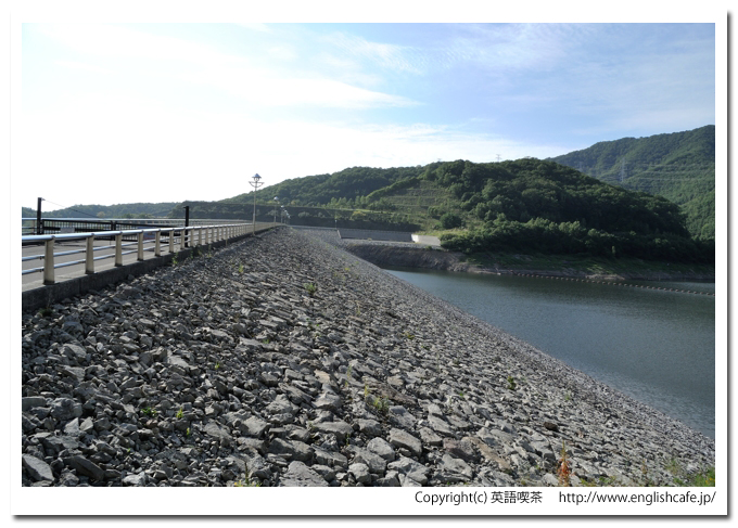 共和ダム、ダム湖側から見る堤体（北海道共和町）
