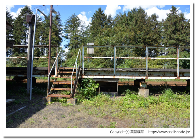 旧鷲ノ巣駅（函館本線）、鷲ノ巣駅のホームへの階段（北海道二海郡八雲町）
