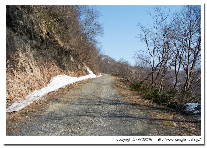 相沼内ダムと林道（北海道八雲町）