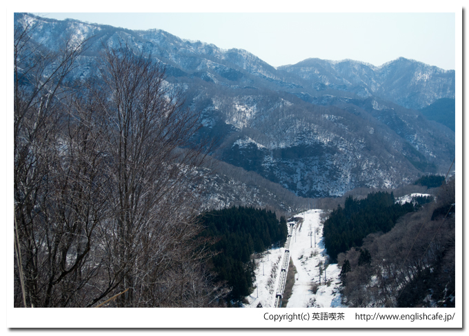 相沼内ダムと山の風景（北海道八雲町）