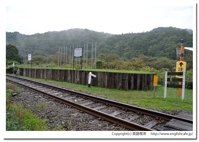 天ノ川駅、道道5号線沿いの天の川駅、ホームを見る（北海道檜山郡上ノ国町）