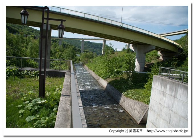 朝里ダムの川へ（北海道小樽市）