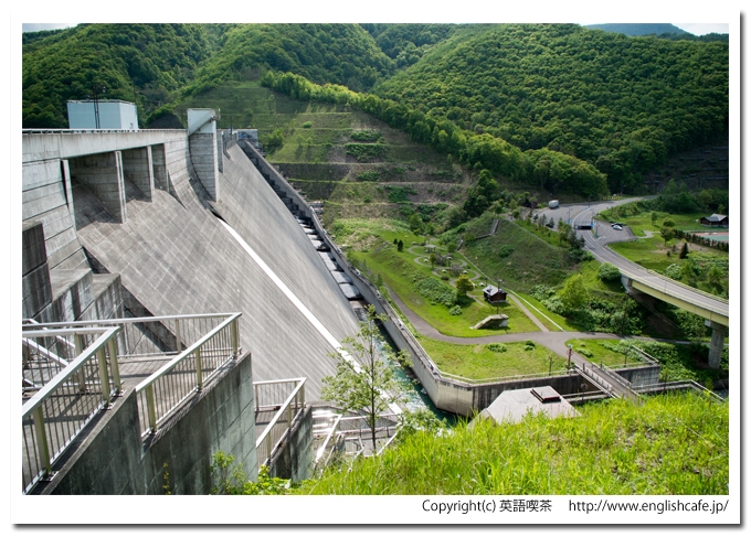 朝里ダムの堤体上から（北海道小樽市）