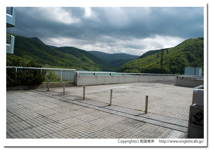 朝里ダムの天端入口（北海道小樽市）