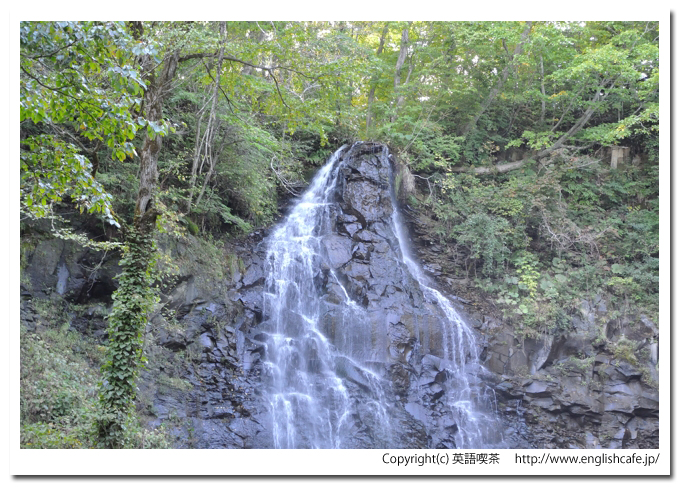 アシリベツの滝、左側の滝をアップで（北海道札幌市）