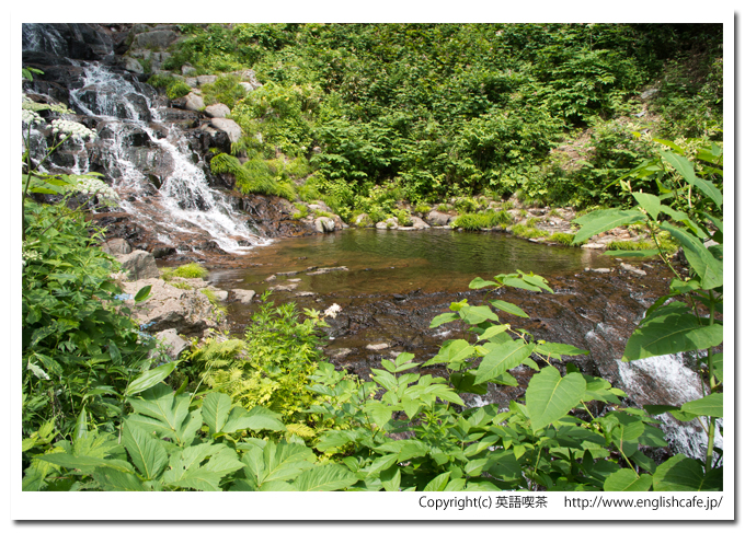美笛の滝、滝つぼのほうへ（北海道千歳市）