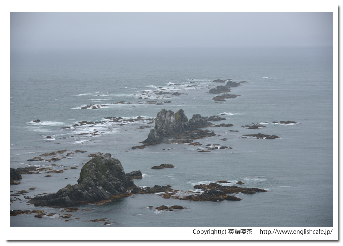 襟裳岬、襟裳岬の沖合の岩礁をクローズアップで（北海道えりも町）