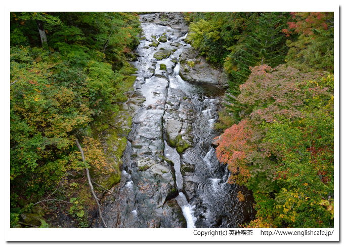 賀老高原と昇竜の橋、昇龍の橋とその下を流れる千走川（北海道島牧村）