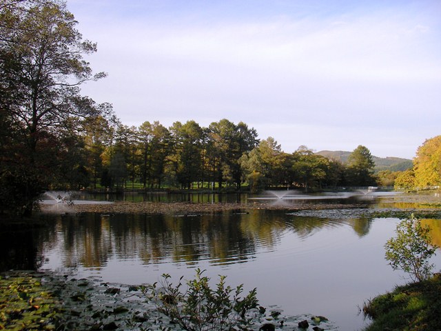 八郎沼の湖畔と遊歩道（北海道北斗市）