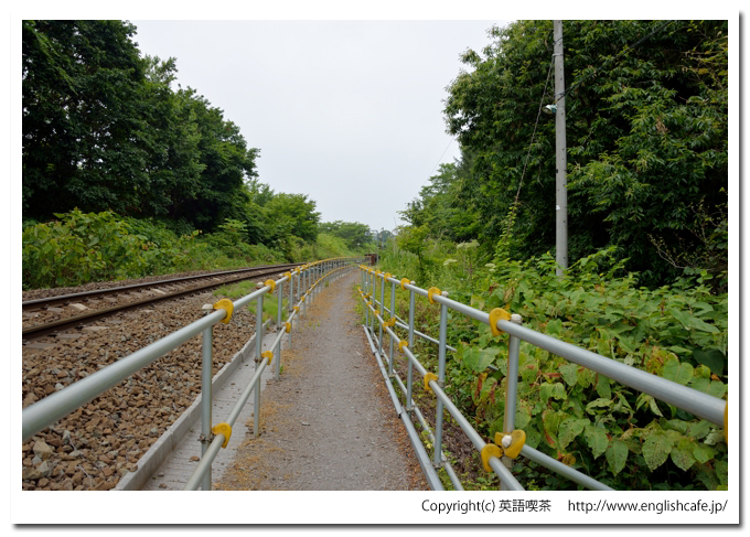 東山駅（函館本線）、駅入口から続く一本道（北海道茅部郡森町）