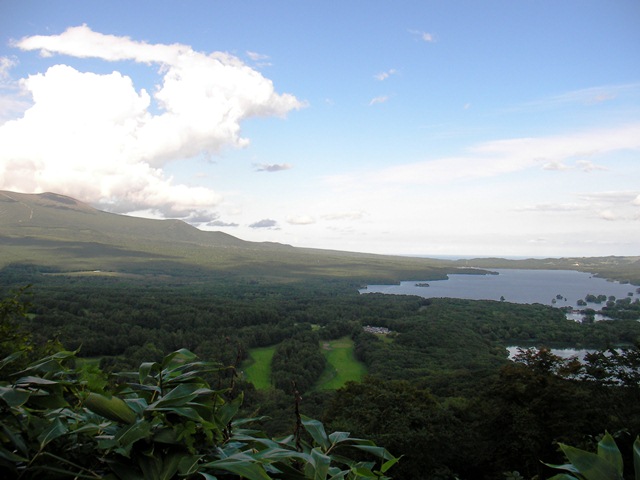 日暮山の展望台とそのながめ、駒ヶ岳と大沼湖（北海道七飯町）