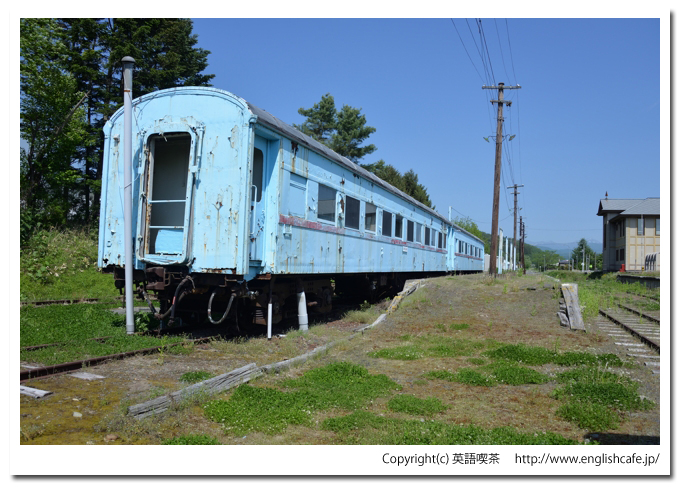 振内駅（旧富内線）、客車の端からみる駅の様子（北海道沙流郡平取町）