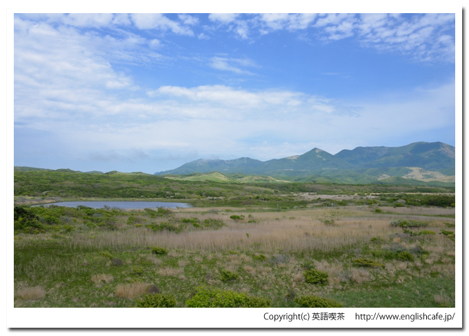 百人浜、百人浜の緑化事業展望塔からの悲恋沼と日高の山々（北海道幌泉郡えりも町）