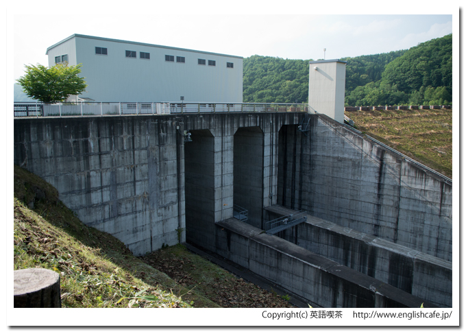 漁川ダム、ダム堤体を見る（北海道恵庭市）