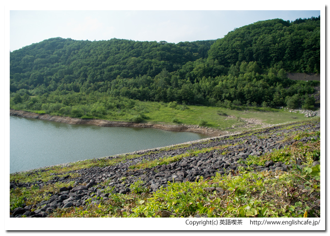 漁川ダム、ダム湖川を見る（北海道恵庭市）