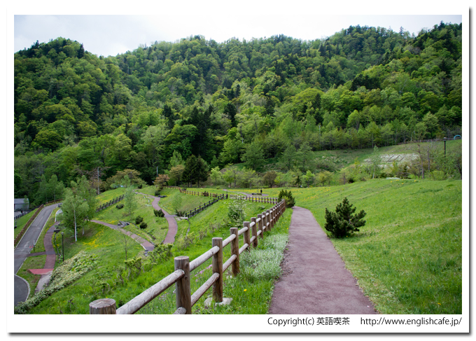 定山渓ダムのダム公園広場を見渡す（北海道札幌市南区定山渓）