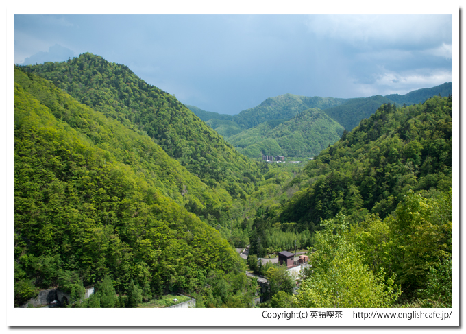 定山渓ダムの展望台から山の景色を見る（北海道札幌市南区定山渓）