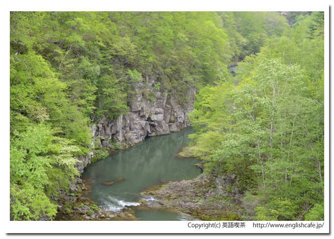 活込ダム、活込ダムと奥に広がる渓谷（北海道本別町）