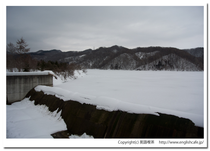上磯ダムとダム湖（北海道北斗市）
