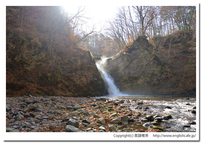 鳥崎渓谷の名所上大滝、上大滝の全景（北海道茅部郡森町）
