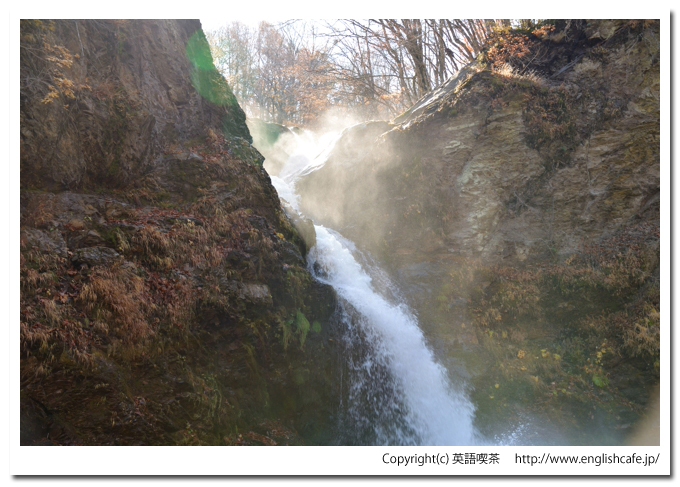 鳥崎渓谷の名所上大滝、上大滝の中段から（北海道茅部郡森町）