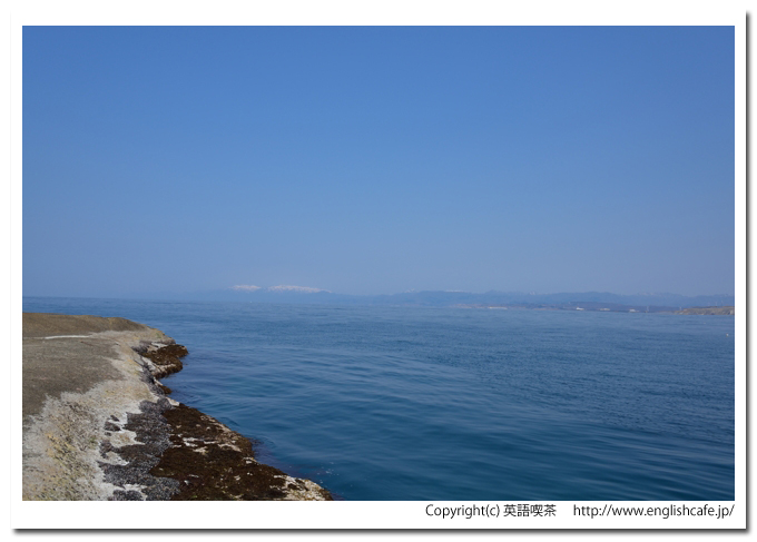 かもめ島、かもめ島右側と海岸（北海道檜山郡江差町）