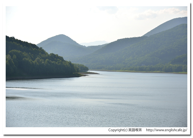 鹿ノ子ダム、鹿ノ子ダムの天端からみるダム湖の景色（北海道置戸町）