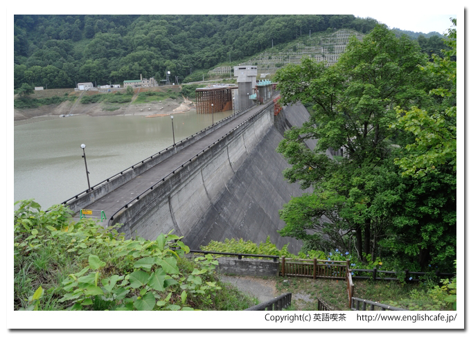 桂沢ダム、堤体の上付近から（北海道芦別市）