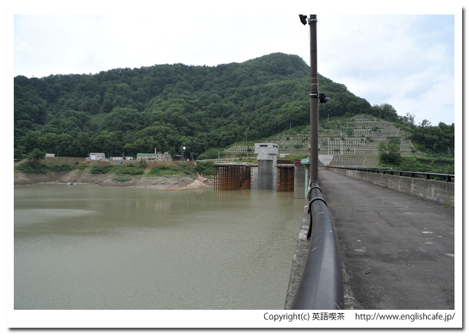 桂沢ダム、天端の景色（北海道芦別市）