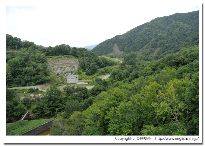 桂沢ダム、下流域の景色を別の視点から見る（北海道芦別市）