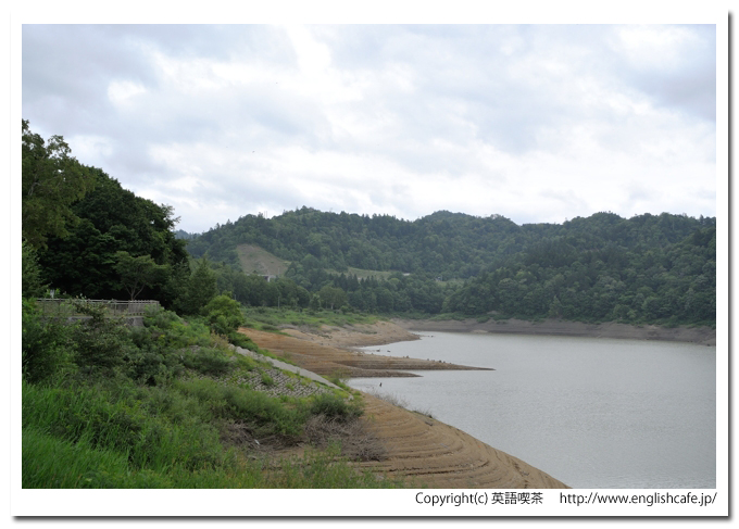 桂沢ダム、場所を変えて。ダム湖岸から（北海道芦別市）