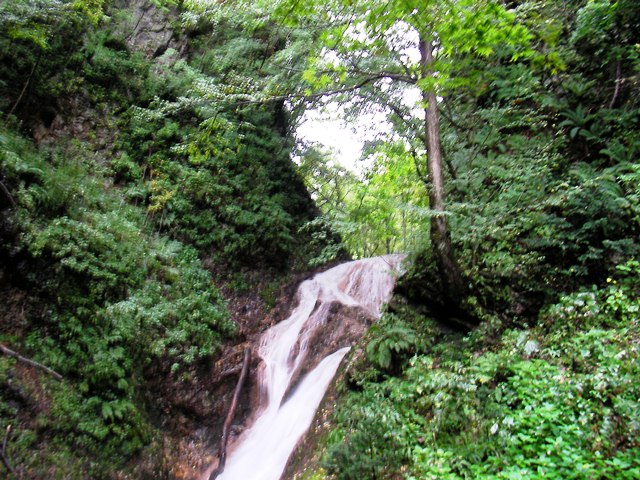 キムンドの滝上部（北海道有珠郡壮瞥町仲洞爺）