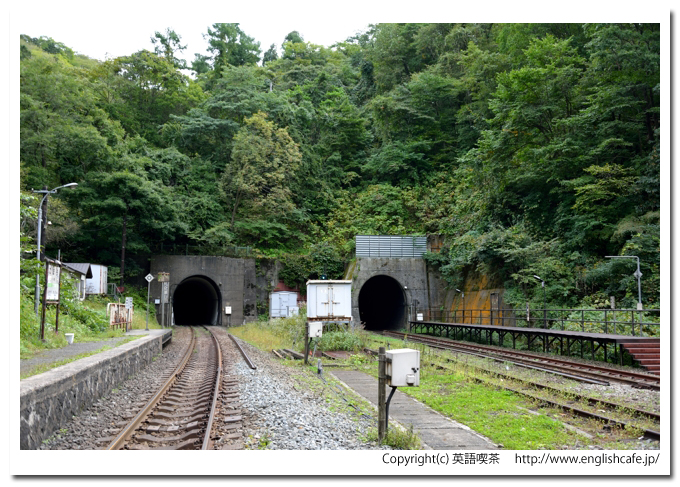 小幌駅、小幌駅のホームからもう一方のトンネル（北海道豊浦町）