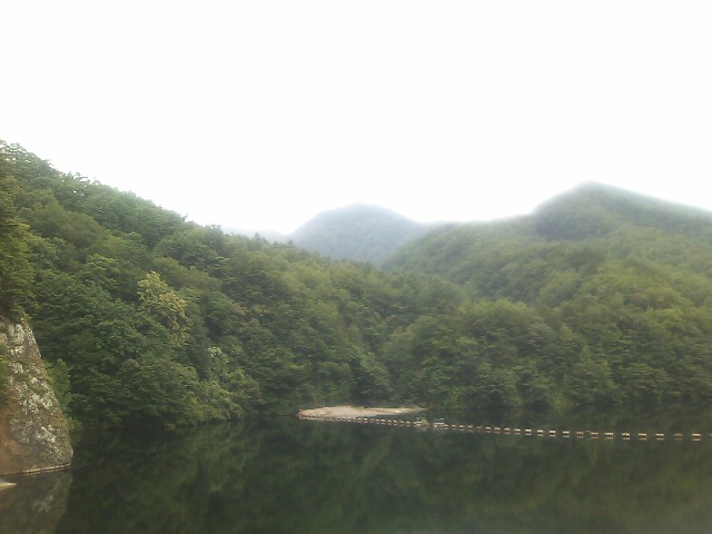 北海道森町の駒ヶ岳ダムの湖