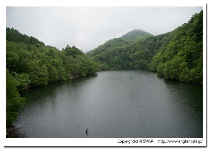 春の駒ヶ岳ダム、ダム湖の先（北海道森町）