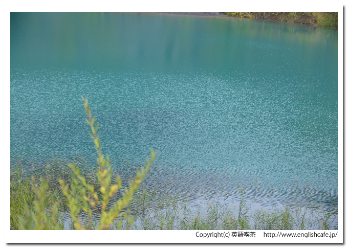 金比羅火口、金比羅火口の手前がわへ視線を移しながら（北海道洞爺湖町）