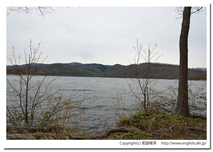 小沼湖、小沼湖の散策路を進んで（北海道七飯町）
