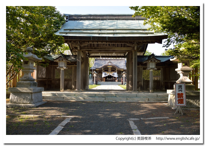 金刀比羅神社（北海道根室市）、正神門とその奥に見える社殿