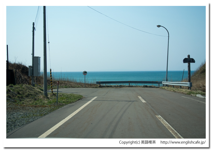 くぐり岩へ（北海道乙部町）