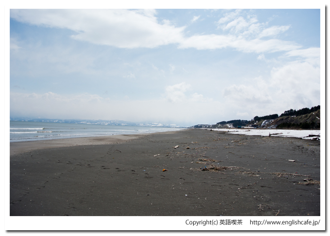 黒岩奇岩と碑（北海道八雲町）