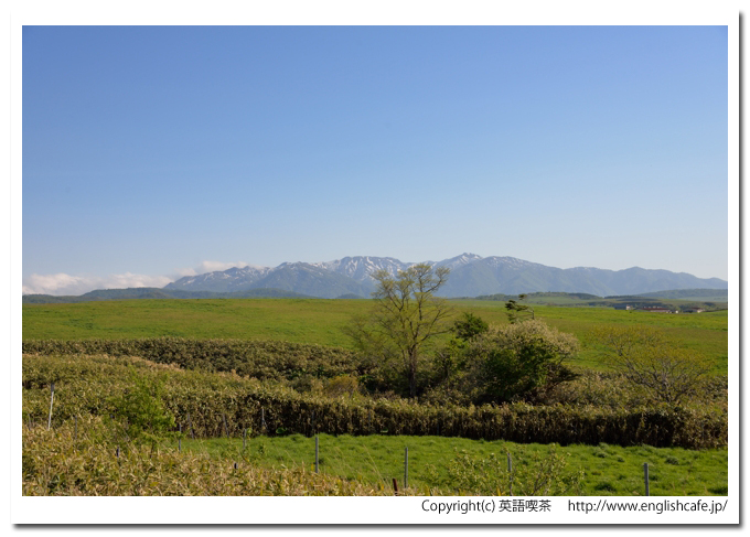 日進高原、日進高原を走る道から撮影した高原と山々の景色（北海道瀬棚郡今金町）
