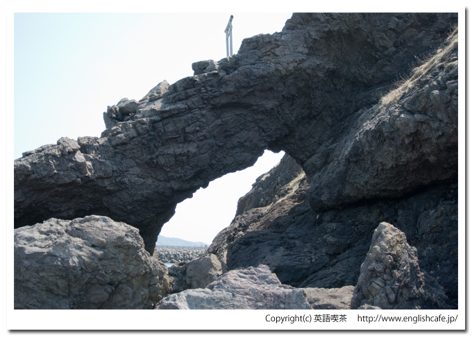 窓岩をアップで（北海道檜山郡上ノ国町）
