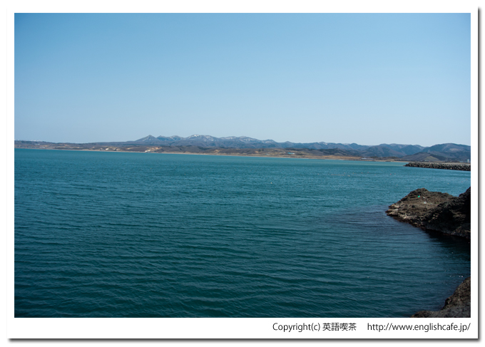散策路と海（北海道檜山郡上ノ国町）