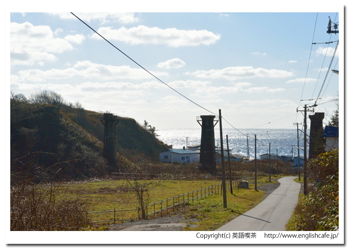 松前線、民家の中に残る３本の荒谷川橋梁跡（北海道松前郡松前町）