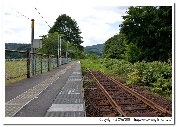 宮越駅（旧江差線）、旧宮越駅ホームから見る線路の先（北海道檜山郡上ノ国町）