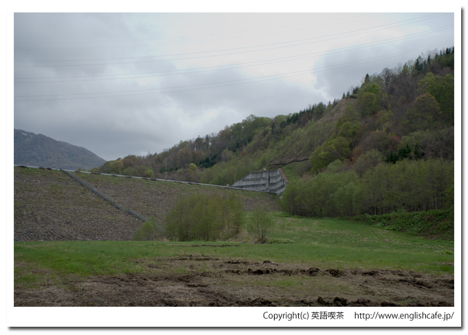 春の濁川ダム堤体（北海道森町）
