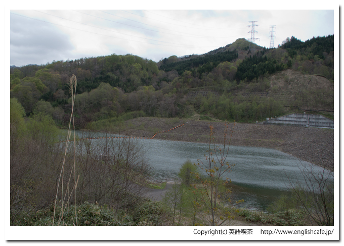 春の濁川ダムのダム湖（北海道森町）