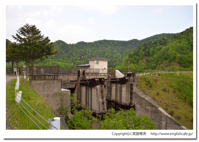 新冠ダム、新冠ダムの堤体（北海道新冠郡新冠町）