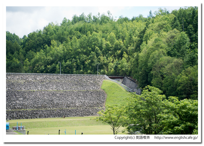 日新ダム、堤体前からの撮影（北海道上富良野町）