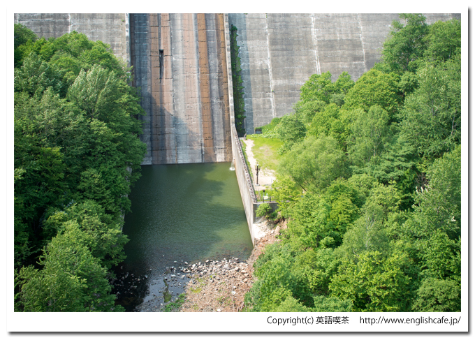 糠平ダム、減勢工から（北海道上士幌町）